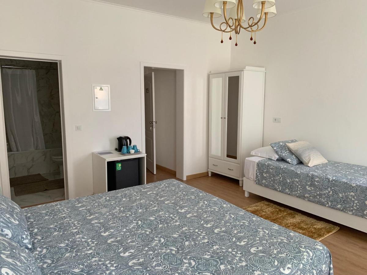 Quarto Triplo com Casa de Banho Privativa